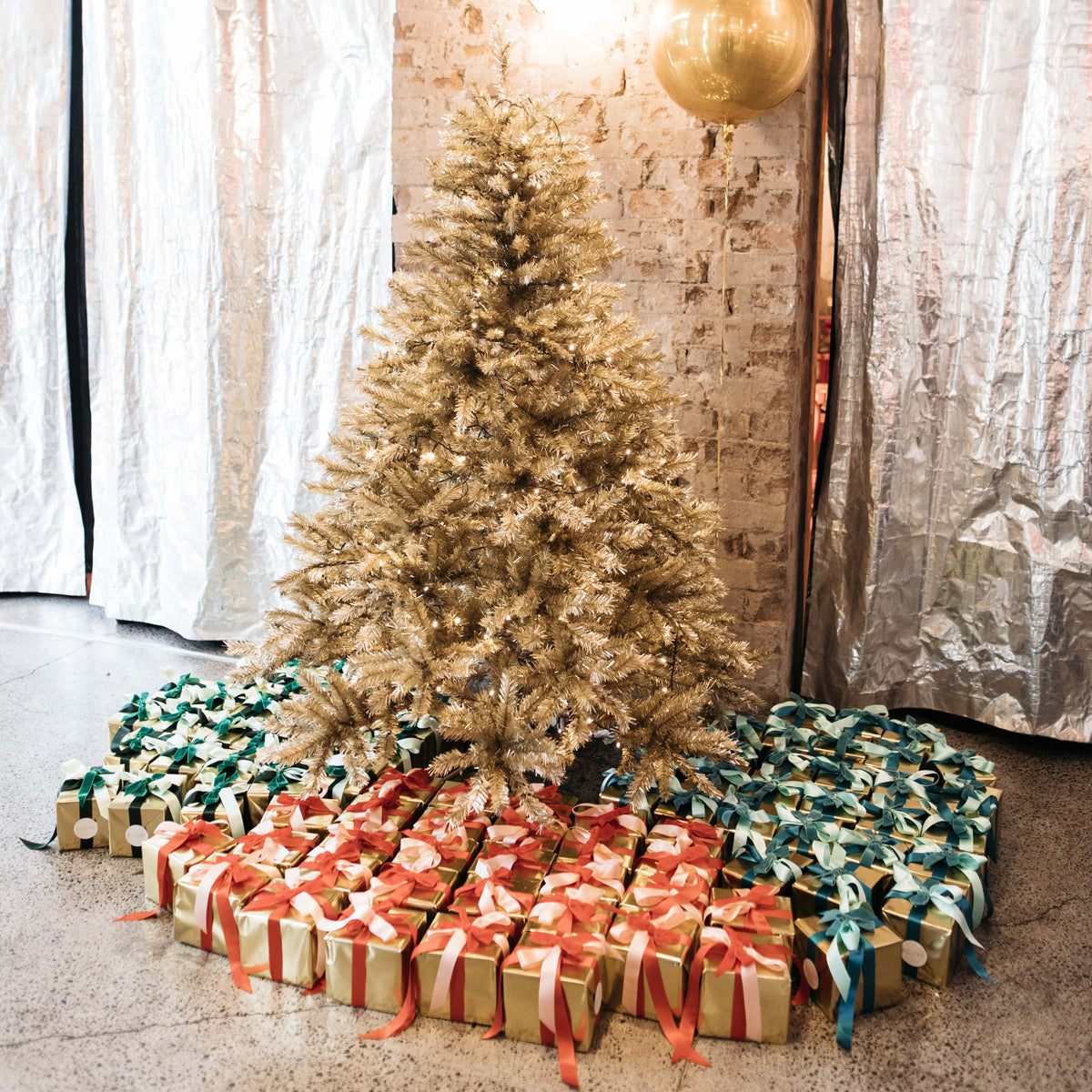 Christmas tree with presents